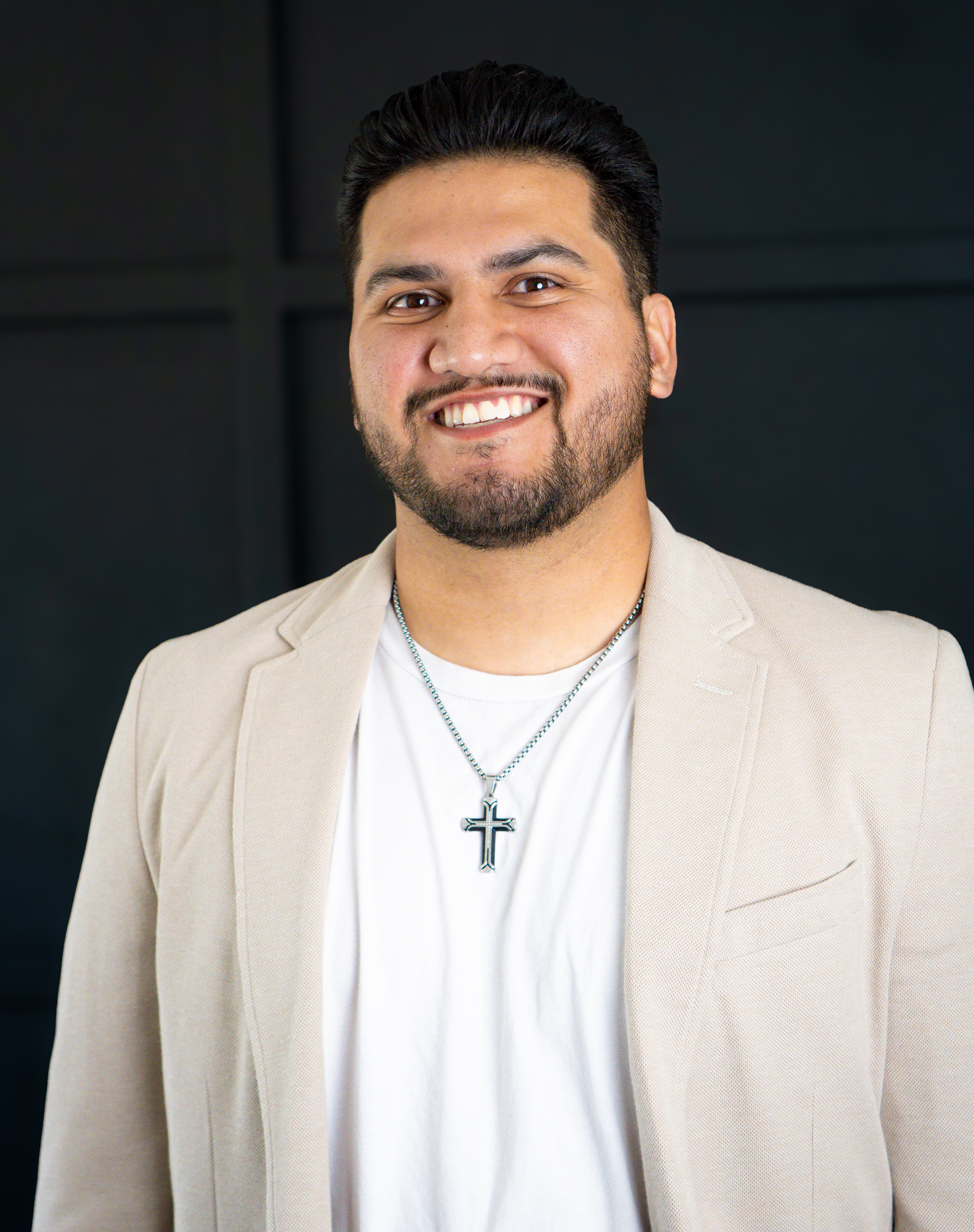 Real Estate Agent Isaiah Moya in Oak Glen
